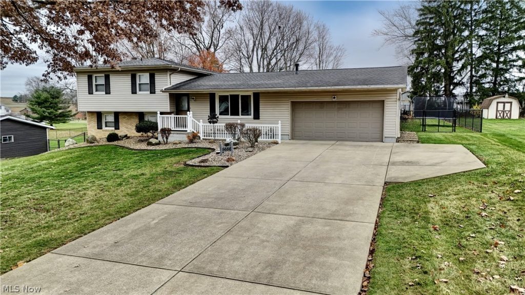 5686 Darletta Street, Navarre, OH