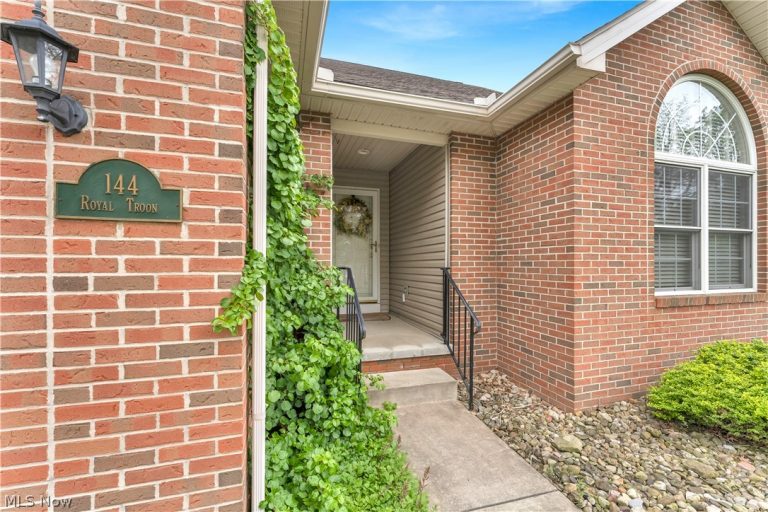 144 Royal Troon Drive, Warren, OH - Photo 3