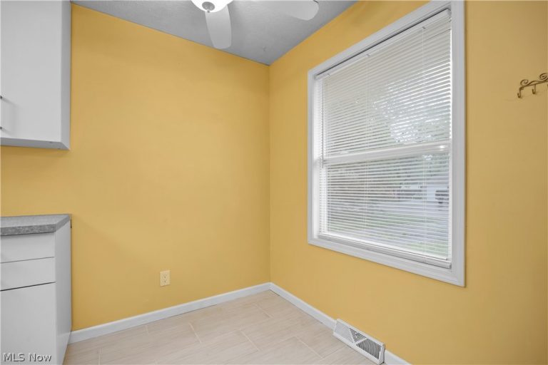 547 Willow Park Road, Elyria, OH - Photo 6