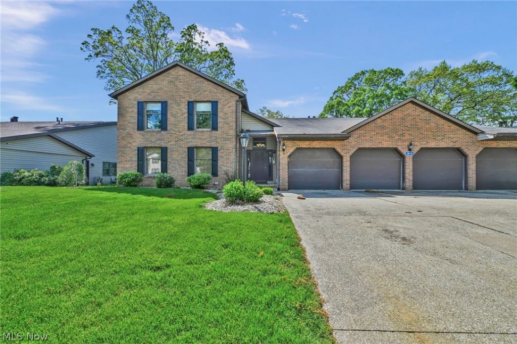 1819 Harbour Circle, Canton, OH