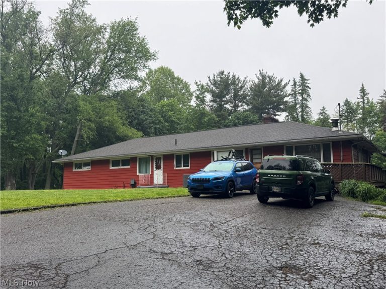 12797 Oakwood Avenue, Uniontown, OH - Photo 2