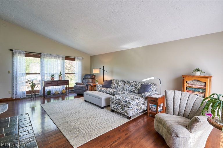 1594 Karl Drive, Copley, OH - Photo 2
