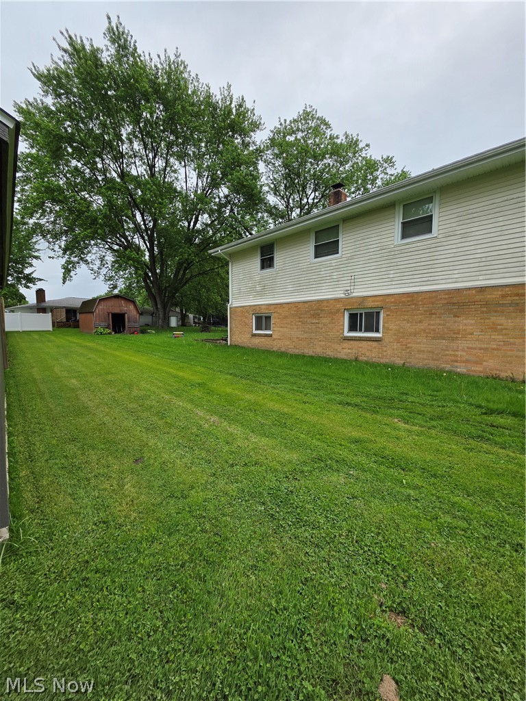 5926 Louise Avenue, Champion, OH - Photo 5