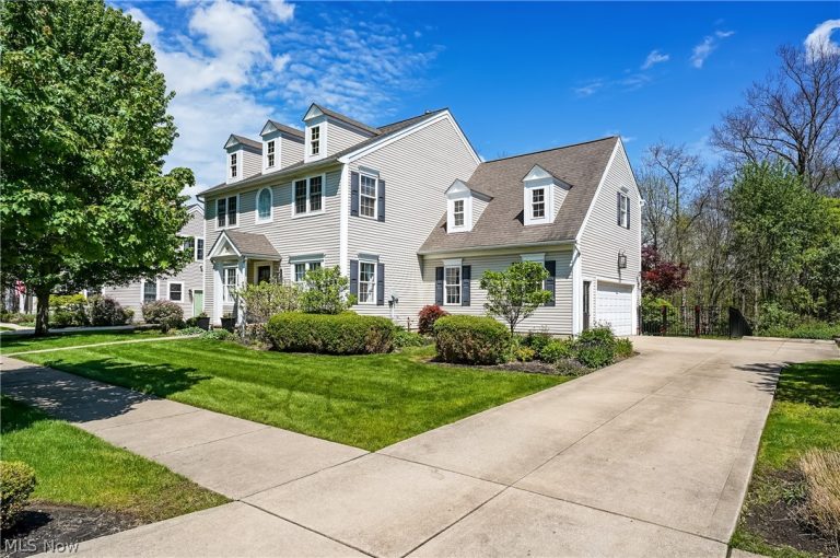 37 Clayton Court, Hudson, OH - Photo 2
