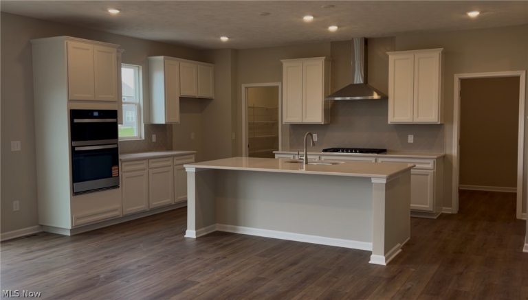 11035 David’s Court, Columbia Station, OH - Photo 2