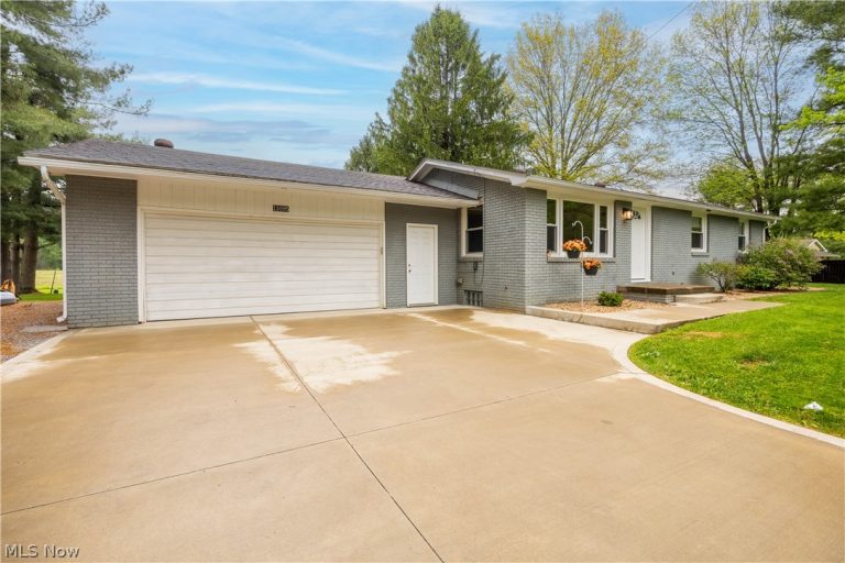 13095 Navarre Road, Beach City, OH - Photo 4