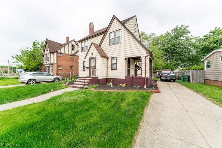 18701 Meredith Avenue, Euclid, OH - Photo 2