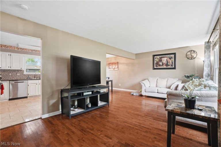 36515 Starboard Drive, Eastlake, OH - Photo 4