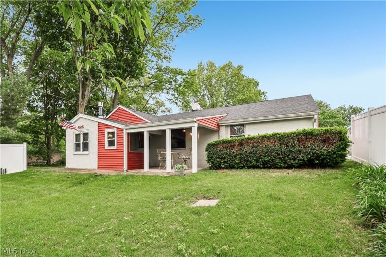 686 Portage Lakes Drive, New Franklin, OH - Photo 3