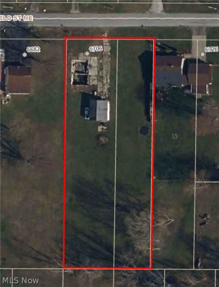 6706 Oakfield Street, East Canton, OH - Photo 3