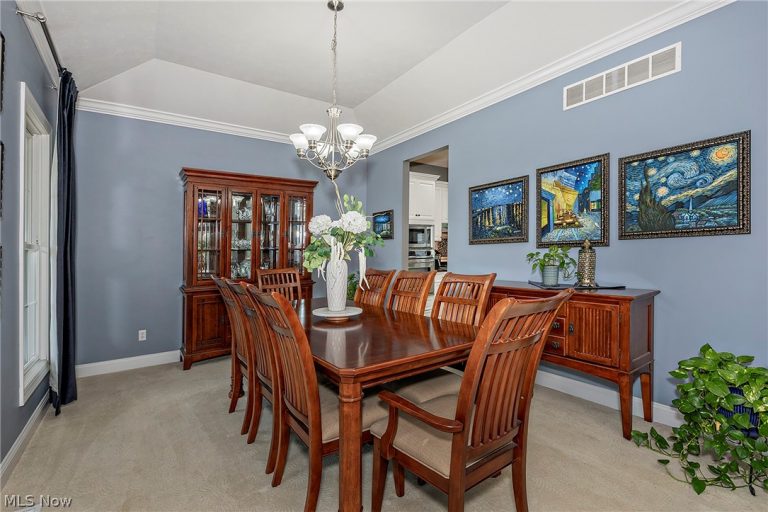 16820 Staffordshire Court, Chagrin Falls, OH - Photo 4