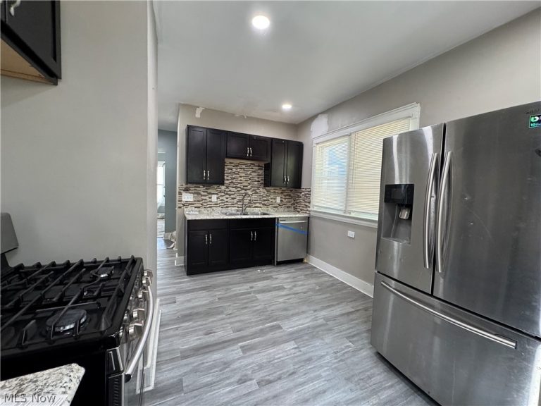 9508 Empire Avenue, Cleveland, OH - Photo 6