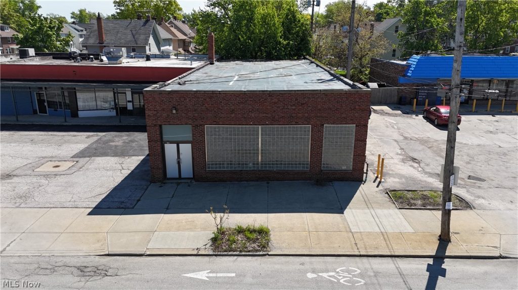 15212 Lake Shore Boulevard, Cleveland, OH
