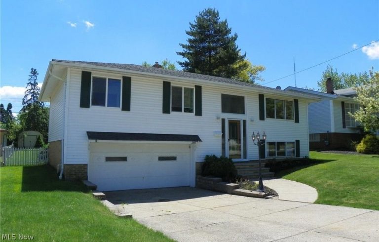 3327 Nottingham Drive, Parma, OH, 44134