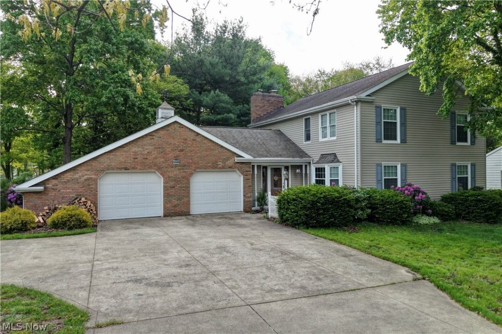 1036 Briarview Avenue, North Canton, OH