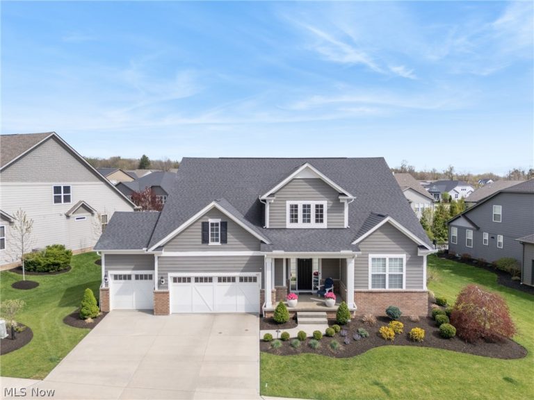 445 Crystal Lake Drive, Chagrin Falls, OH - Photo 2