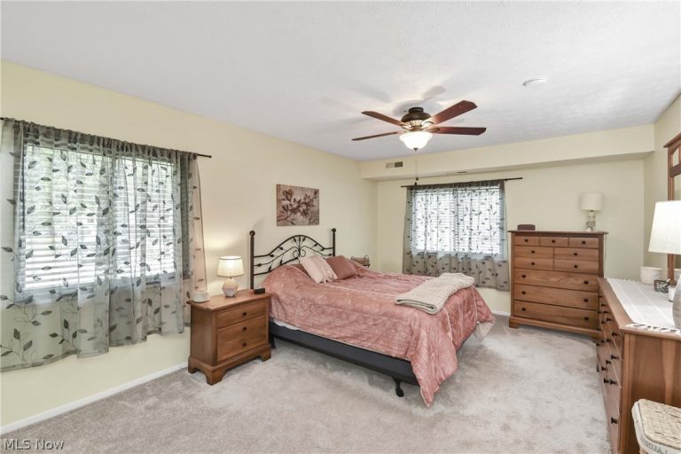 2880 Bay Drive #N10, Westlake, OH - Photo 4