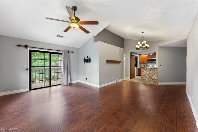 1303 Red Tail Hawk Court, Boardman, OH - Photo 5