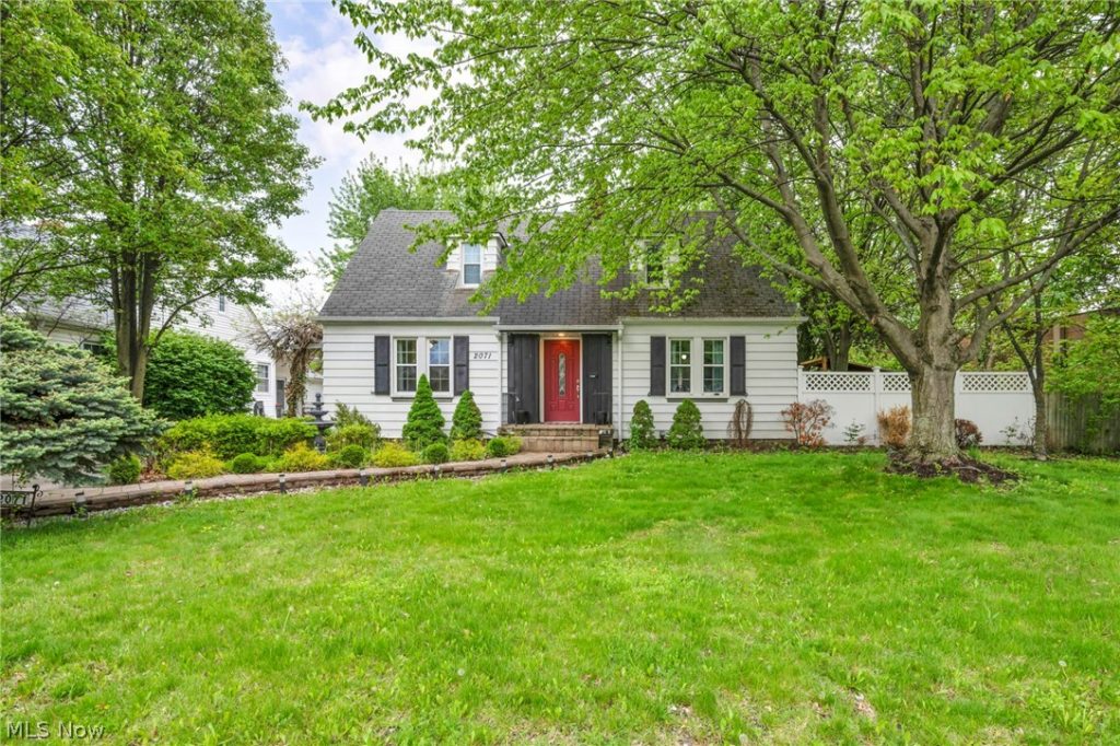 2071 Lakeview Avenue, Rocky River, OH