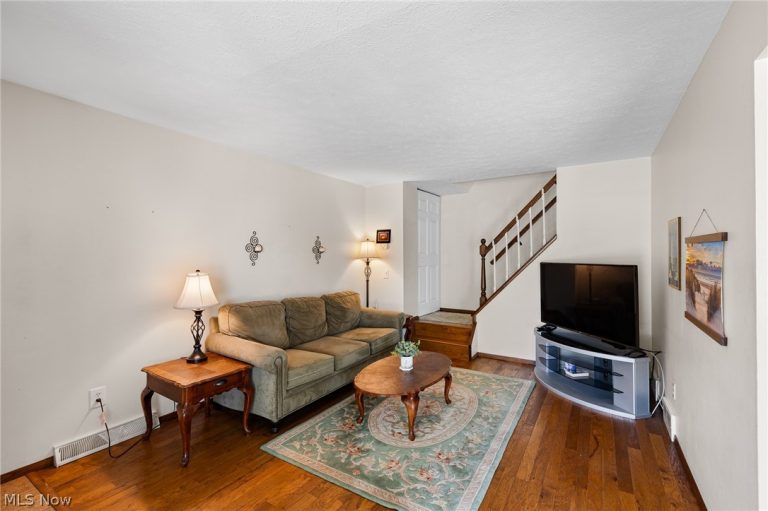 17220 Sheldon Court #48B, Brook Park, OH - Photo 4