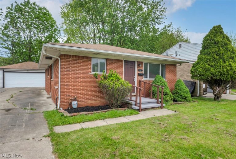 5597 Kenton Avenue, Maple Heights, OH - Photo 3
