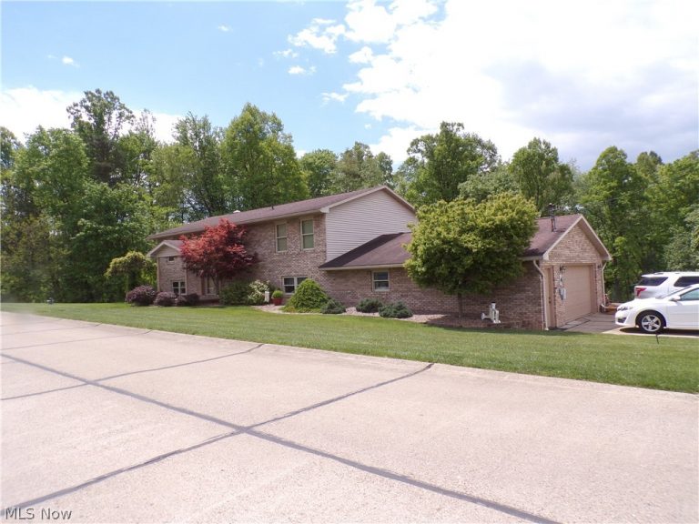 63 Lynn Drive, Williamstown, WV, 26187