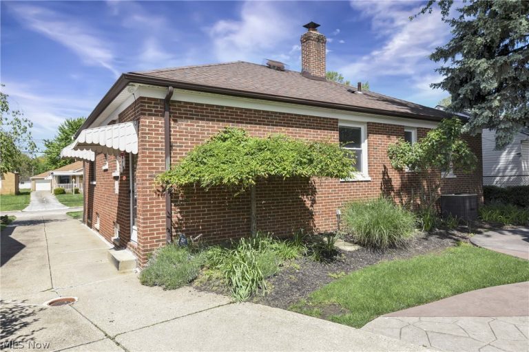 6483 Fernhurst Avenue, Parma Heights, OH - Photo 4