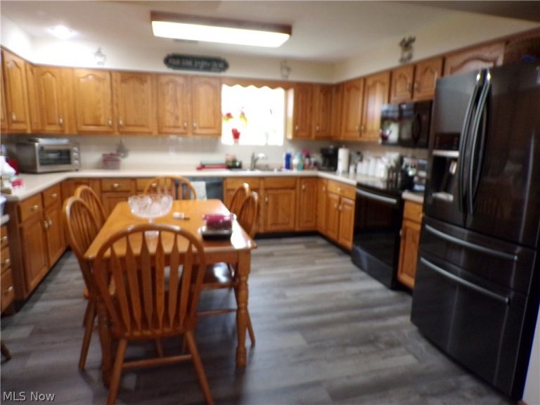 63 Lynn Drive, Williamstown, WV - Photo 8