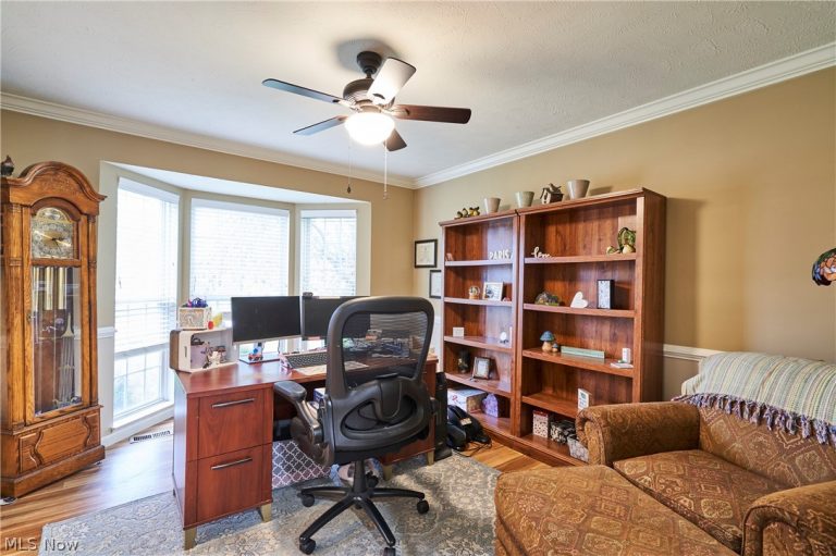 572 Colonial Drive, Painesville, OH - Photo 4