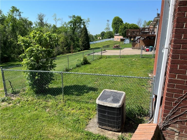 128 Grandview Drive, Wintersville, OH - Photo 3