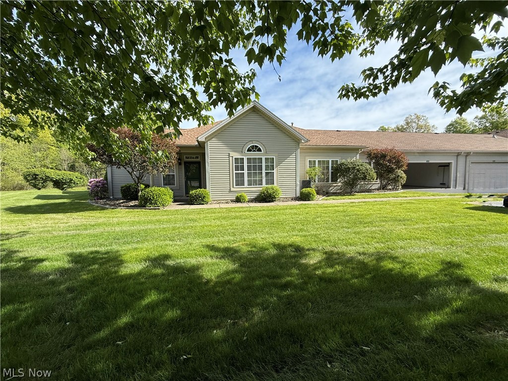 28 Hunters Woods Boulevard #B, Canfield, OH