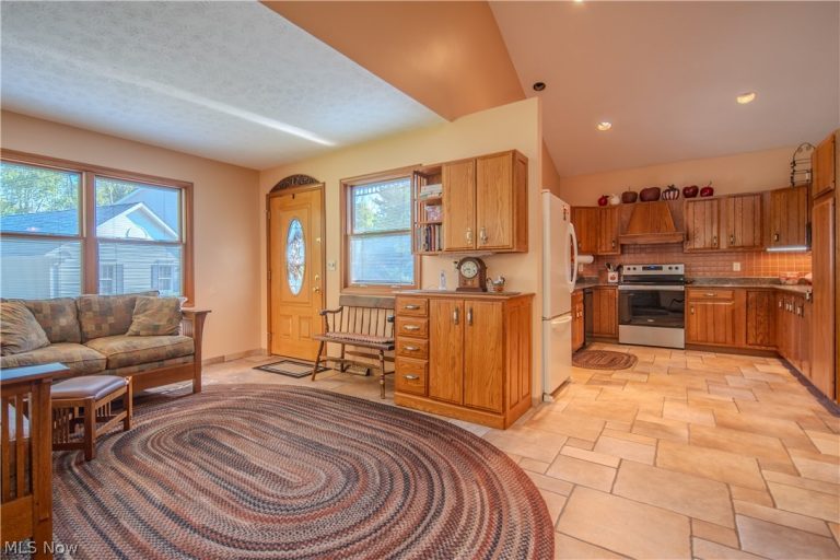 4502 Glen Eagle Drive, Brecksville, OH - Photo 6