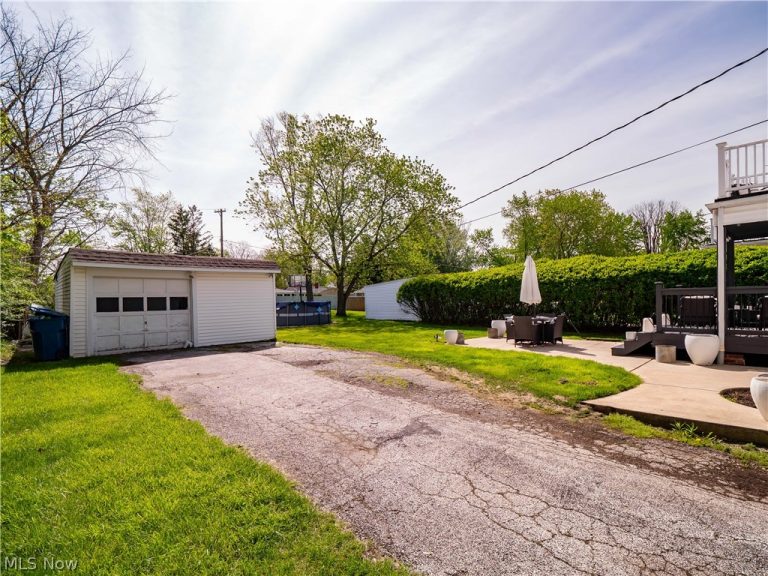 6711 Parma Park Boulevard, Parma Heights, OH - Photo 4