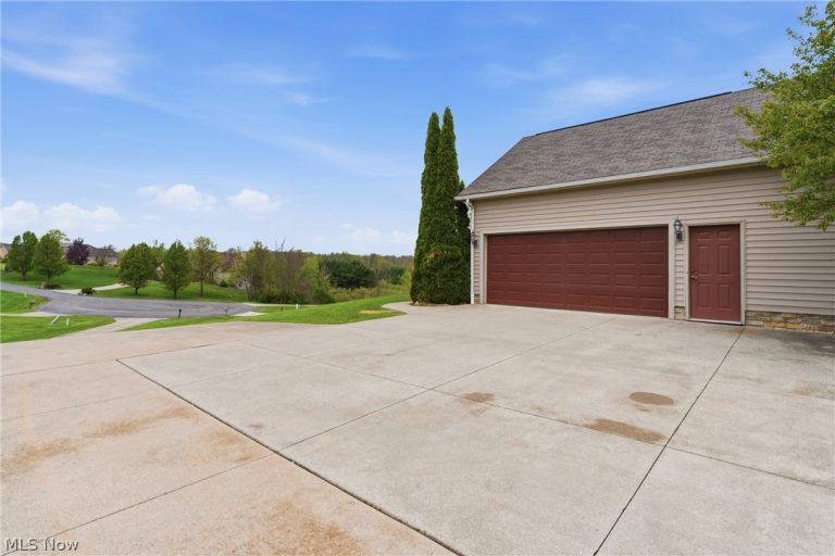 690 Lang Farm Drive, Medina, OH - Photo 5
