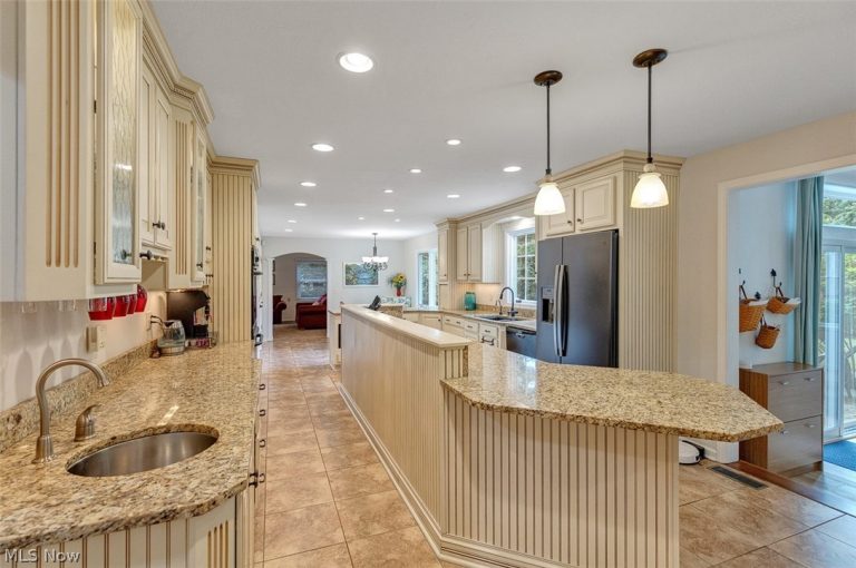 30475 Timber Lane, Bay Village, OH - Photo 6