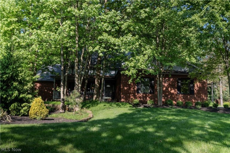 4502 Glen Eagle Drive, Brecksville, OH - Photo 2