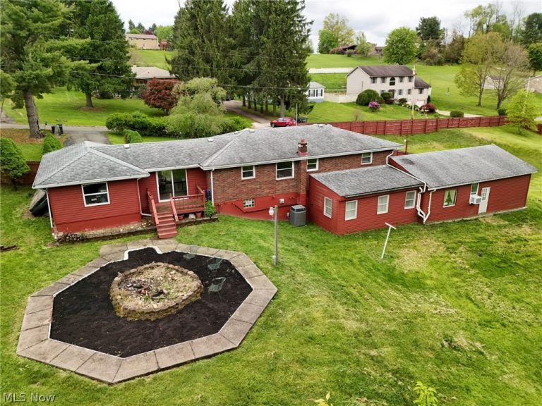 120 Bonnie Beth Drive, Wellsburg, WV - Photo 3