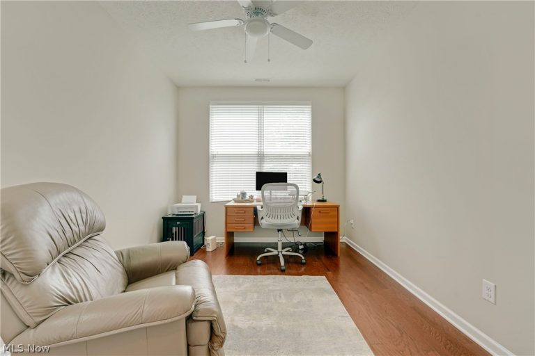 8024 Parkcroft Drive, Mentor, OH - Photo 6