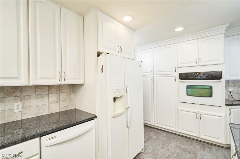 2941 Sweitzer Road, Uniontown, OH - Photo 6
