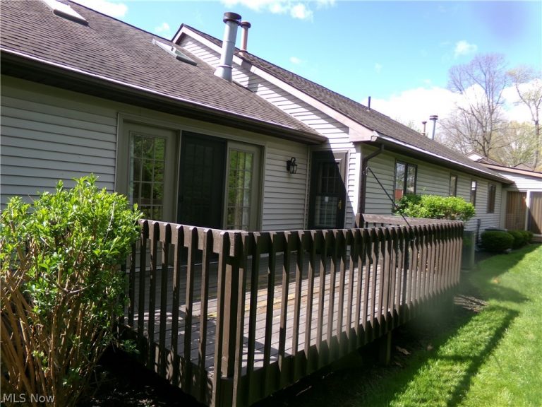 4911 Pond Drive, North Canton, OH - Photo 4