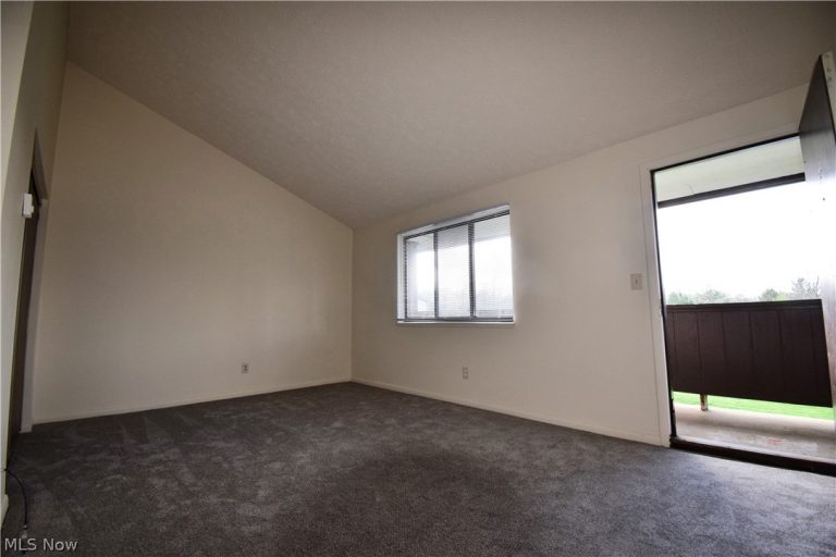 899 Rosamond Avenue, Akron, OH - Photo 4