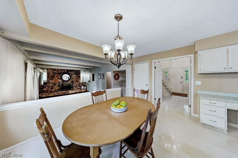 6982 Carol Drive, Independence, OH - Photo 4