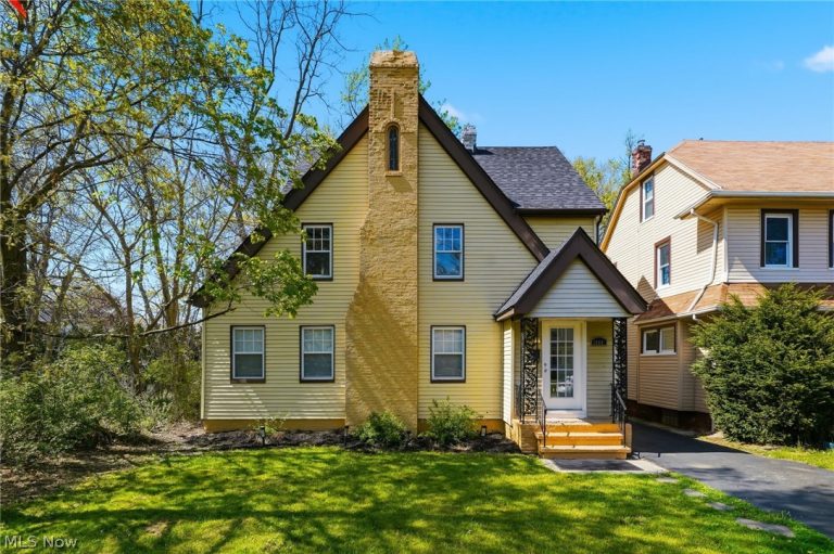 1068 Nela View Road, Cleveland Heights, OH, 44112