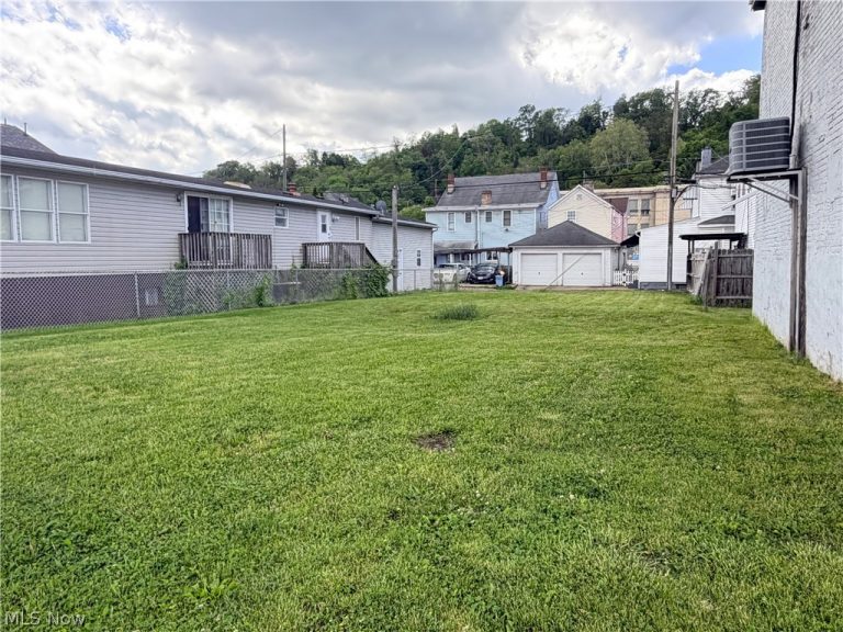 4587 Jefferson Street, Bellaire, OH - Photo 2