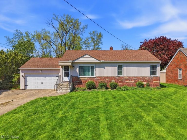 125 Meadowlane Road, Seven Hills, OH, 44131