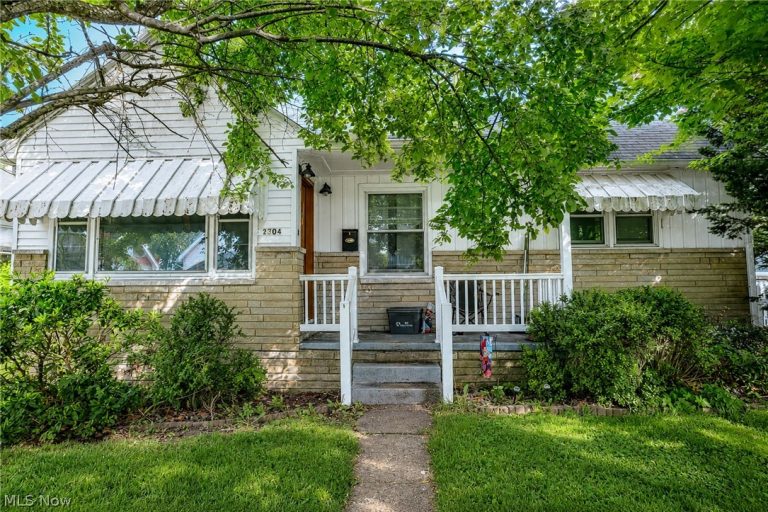 3304 4th Avenue, Vienna, WV - Photo 2