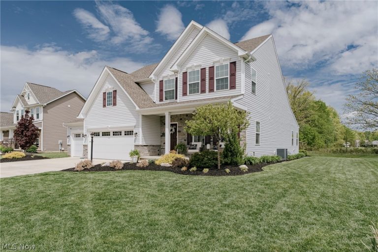 9049 Winfield Lane, North Ridgeville, OH - Photo 2
