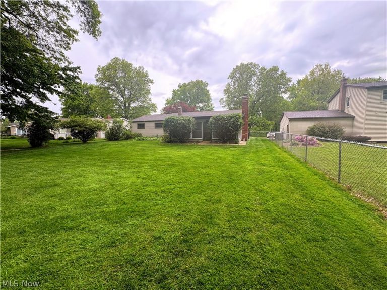 4439 Aspen Drive, Austintown, OH - Photo 2
