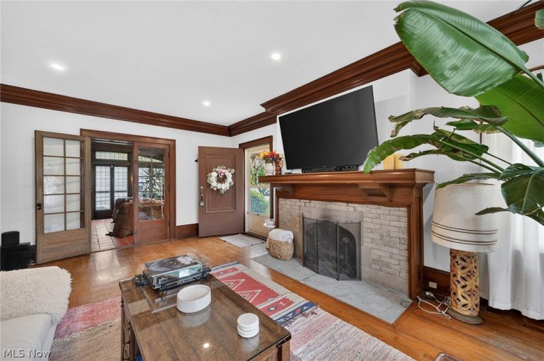 13540 Elbur Lane, Lakewood, OH - Photo 4
