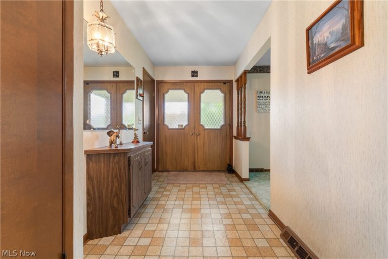 6968 Carol Drive, Independence, OH - Photo 8